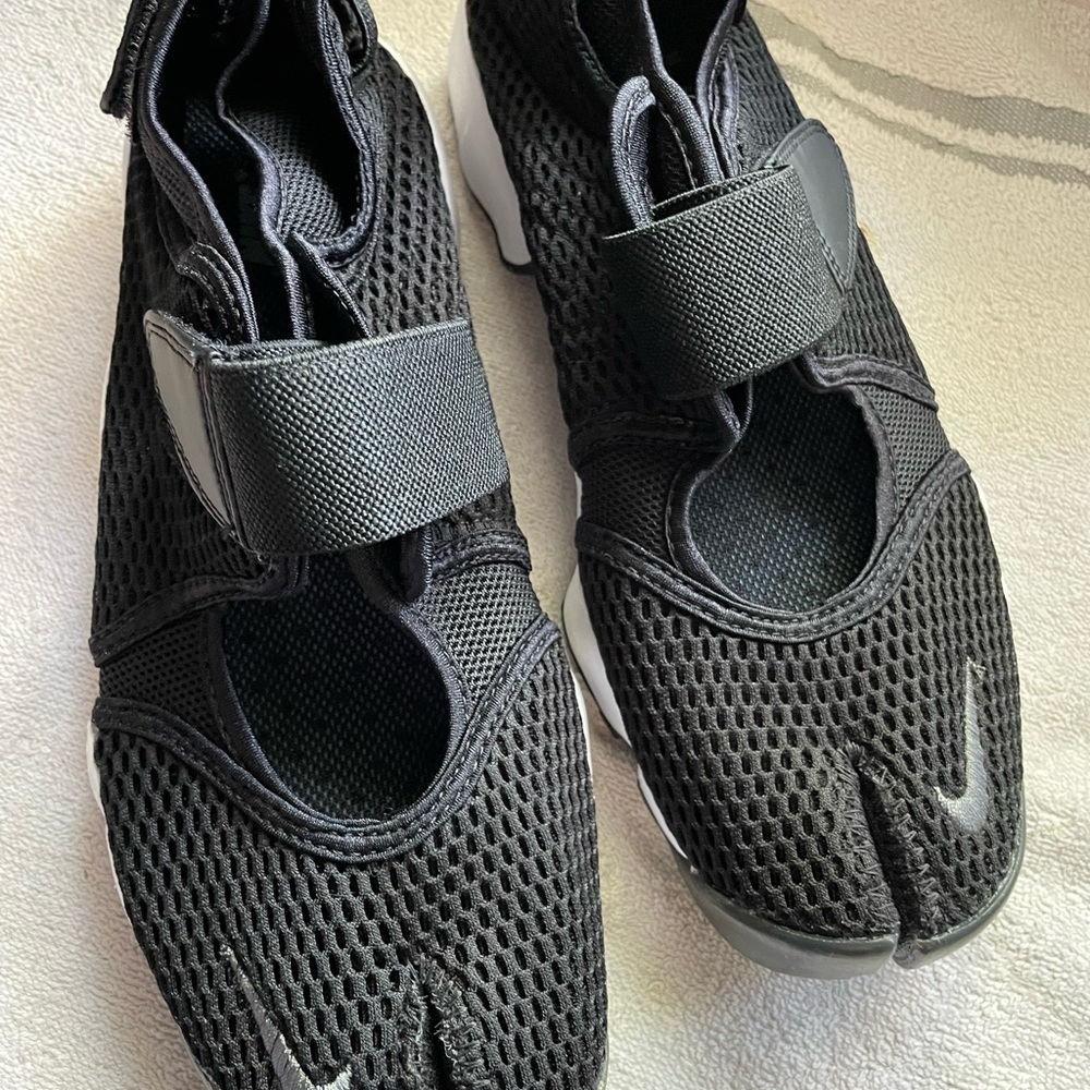 Nike Air Rift breathe  Athletic Sneakers in black